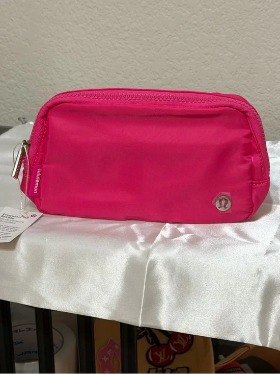 lululemon athletica Hot Pink Everyday Belt Bag NWT - Picture 1 of 3